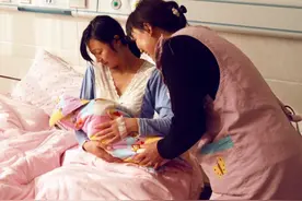 生完娃，希望婆婆出钱还是出力？儿媳回答出奇一致图片