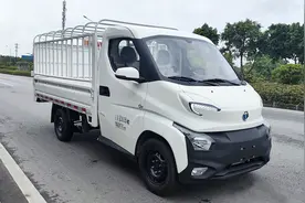 五征飞碟四轮小车上市，外观很前卫时尚，不用烧油，叫板五菱荣光图片