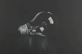 福建一教师“火了”，粉笔画出神入化，网友赞不绝口图片