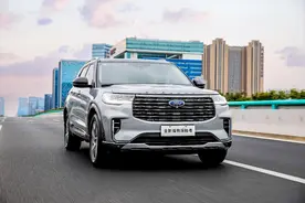 35万挑战60万，全新福特探险者硬撼大众途锐图片