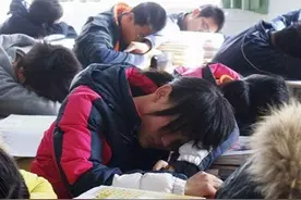 百生故事：那天晚自习后，我送给一个女生两粒药片，结局很凄然图片