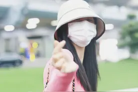 沈梦辰婚后大变样！背4万包走机场高调露富，硕大钻石脐钉好叛逆图片