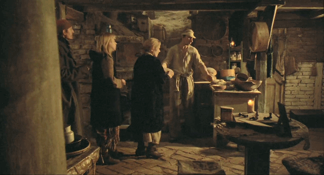 刚解封就冲上9.2！封闭管理20年，吃着狗罐头，搂着军官跳脱衣舞