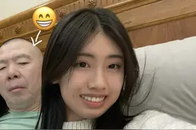 冯小刚养女受欢迎，被讽刺非亲生也不生气，家教真的太好了图片