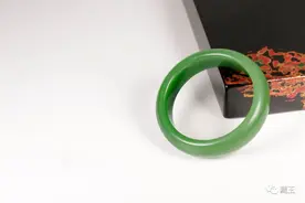 碧玉手镯，一件100万图片