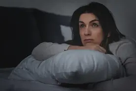 有一种男人，看起来很讲道理，可相处久了却会让人窒息图片