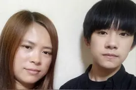 爆红！风波！易烊千玺的这些遭遇不算什么，看看他妈妈就全明白了图片