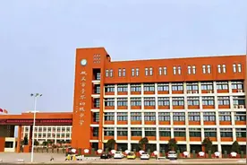 【未成年人思想道德建设】立德树人 务实笃行--巩义市子华初中再次斩获郑州市级荣誉！图片
