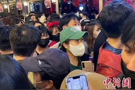 超200人死伤！韩国民众回忆梨泰院噩梦：一边呼吸一边哭图片