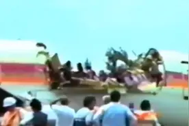 1988年,一架飞机在7500米高空时突然裂开,空姐被大风吹走后来如何图片