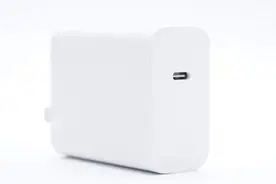 定制氮化镓芯片，大厂代工，iQOO新款120W超快闪充迷你充电器拆解图片