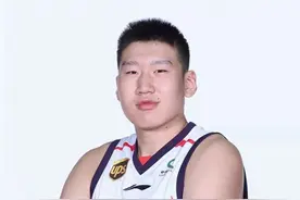 在CBA常规赛最后一场受伤，这两位球员真的太不走运了图片