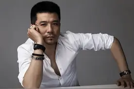 山东好男人孙淳：宠患病妻子36年，一生丁克无子，晚年和狗相伴图片