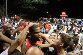 狂砍66分！11年前杜兰特暴走洛克公园，单节28分无视一切包夹图片