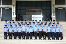 致敬公安英模｜海口市公安局琼山分局便衣警察（飞鹰）大队：飞鹰展翅翼护辖区平安图片