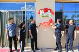 “劳动者港湾”户外劳动者综合服务驿站揭牌仪式启动图片