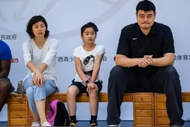 姚明和妻子叶莉的爱情故事图片