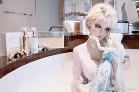 真人芭比迪丽拉：整容动108刀，粉丝豪掷400万卸妆，素颜震惊众人图片