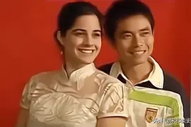 河南小伙因家穷被生母抛弃，当保安时被美国女硕士倒追，结果如何图片