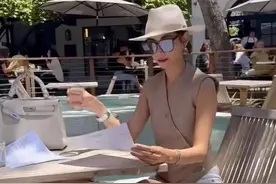 爱国主持人赴美生子，榜上亿万富豪戴31万手镯，同时不忘国内捞金图片