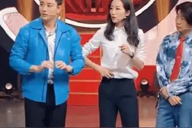 韩雪扣子崩开，杨迪用目光提醒，下意识的小动作救场堪称教科书图片