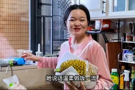 王蓉仨娃妈：为了三个孩子，抛弃高薪工作成为全职妈妈，无怨无悔图片