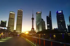 陆家嘴的日本军刀和中国龙，烂尾楼和汤臣一品图片