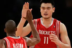 视姚明为最佳队友，火箭22连胜功臣，“街球王”阿尔斯通去哪了？图片