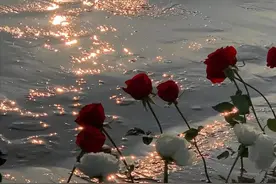 女人爱上了一个“已婚男人”后，多半会发生这两个情形，很现实图片