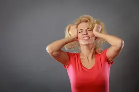 女性频繁生气，或给身体带来这5个疾病隐患，若你有，需尽快改图片