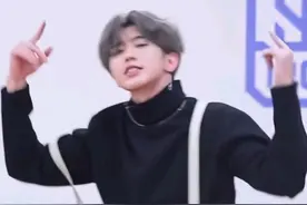 剪刀手+阿嘿颜，这mememe图搞笑得让你没绷住吧？图片