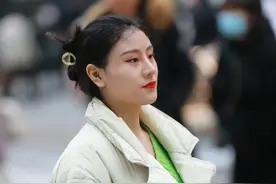 重庆街拍：流动的人群中寻找捕捉美女的踪影(20220122)图片