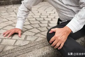 跌倒是老人因伤致死的首因！摔倒了，真的不能随便扶图片