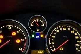 汽车仪表上出现“小孩上厕所”是什么意思？内行：是-4°吧图片