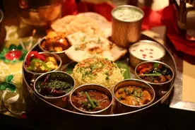 印度人吃东西也是有种姓之分的！揭开印度人餐桌上的等级差别图片