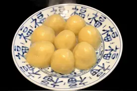 潮爸1月6日午餐记录，品尝东北特色美食：粘豆包图片