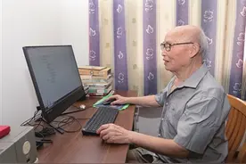 八旬老人与320万字的江北故事图片