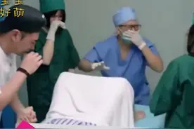 17岁女孩顺产太用力，喷医生一身屎尿，女人生孩子时没有尊严。图片
