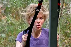 妮可·基德曼在公园迅猛锻炼，大汗淋漓，难怪女神身材这么好！图片