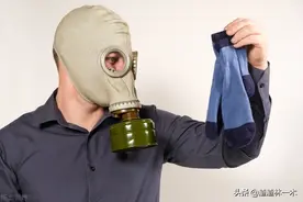 女生穿丝袜时，脚为什么会那么臭？图片