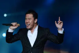 曾经“不知天高地厚”的杨坤，为何口碑越来越差，被更多网友吐槽图片