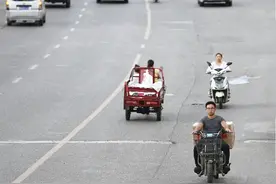 除了上牌、戴头盔，电动车、三轮车还有这“3禁”，别被罚才知道图片