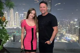 欧文给二女儿庆生，15岁亭亭玉立！4个孩子继承颜值，养眼家族图片