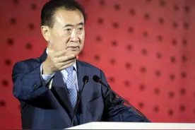 王健林说，一套房子的利润， 开发商拿了15%， 银行拿了15%图片