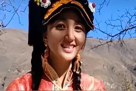 藏族女孩嫁渣男惨遭家暴，忍辱负重成网红，直播时被前夫泼油烧死图片