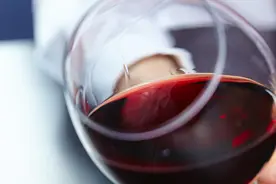 喝酒后出现2个现象，或说明你不适合喝酒，趁早戒酒吧图片