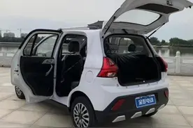 金彭D90低速电动四轮车，电动车的价格，轿车级的享受图片