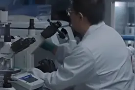 2019年，河南一高中学历男子为救重病儿子，硬把自己逼成生物专家图片