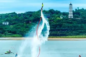 “水上飞人”项目：180斤大妈与140斤以下女孩子的差别图片