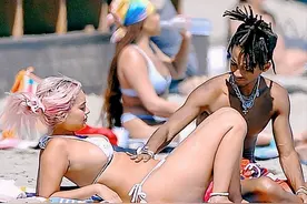 威尔史密斯儿子轻抚女友肚皮，网红模特胖太多，星二代瘦出凄苦脸图片